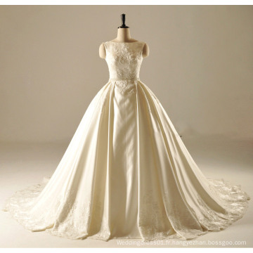 Robe de mariée à encolure dégagée